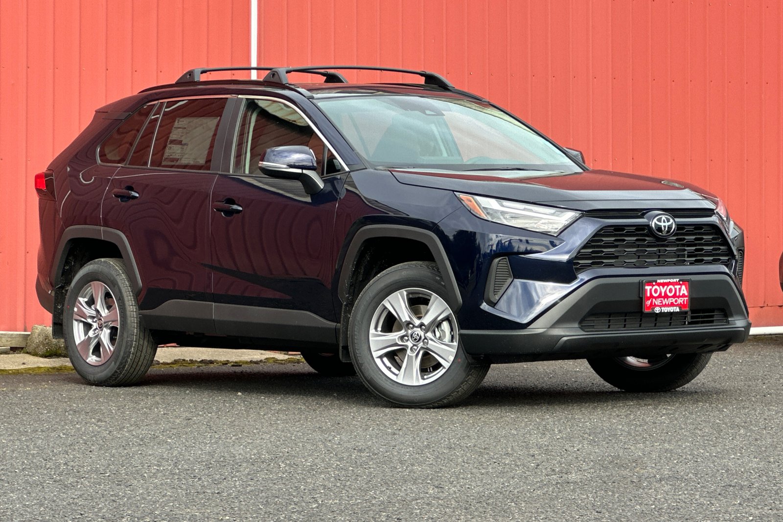 2025 Toyota RAV4 XLE's photo