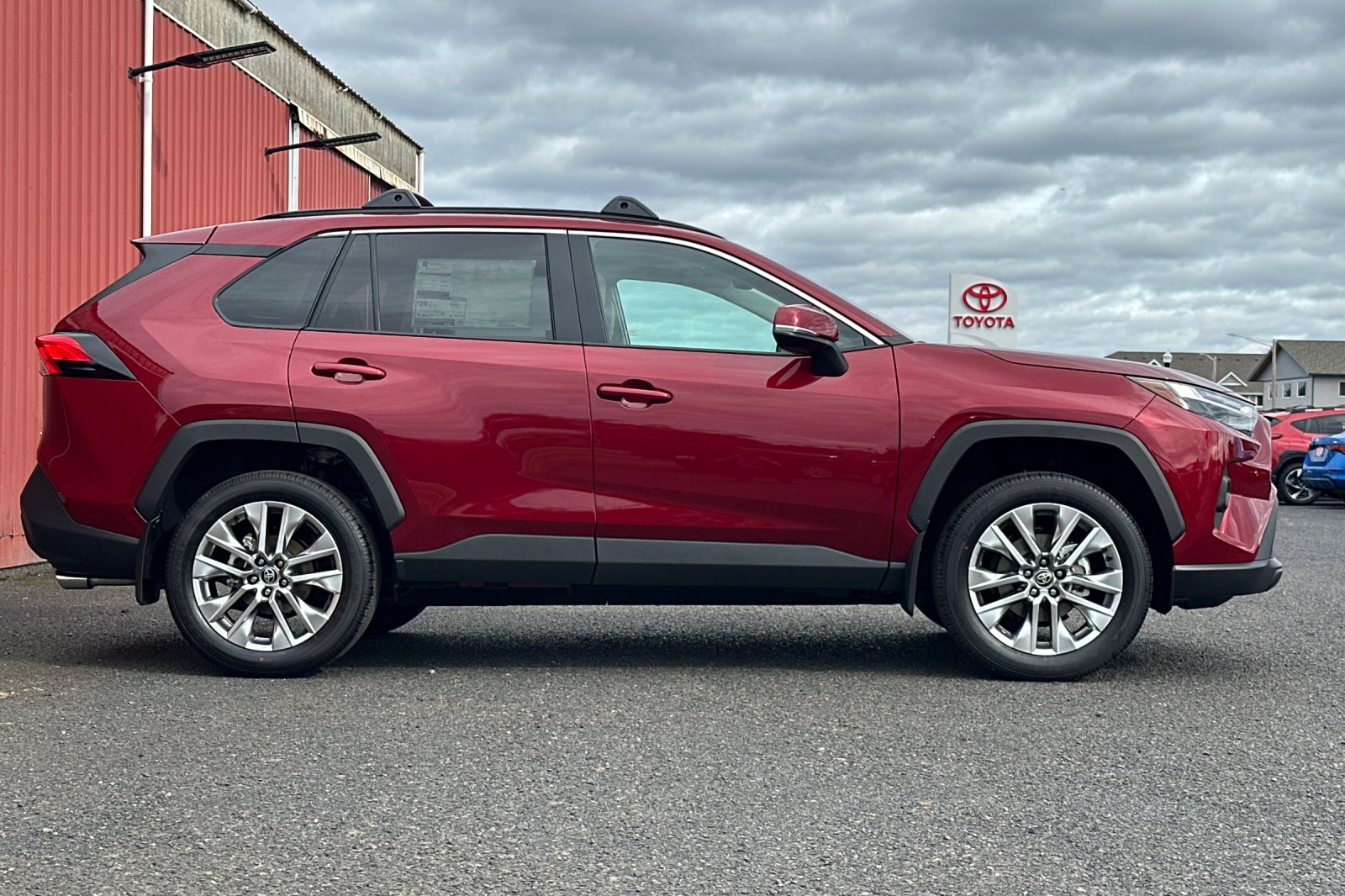2025 Toyota RAV4 XLE Premium photo 3