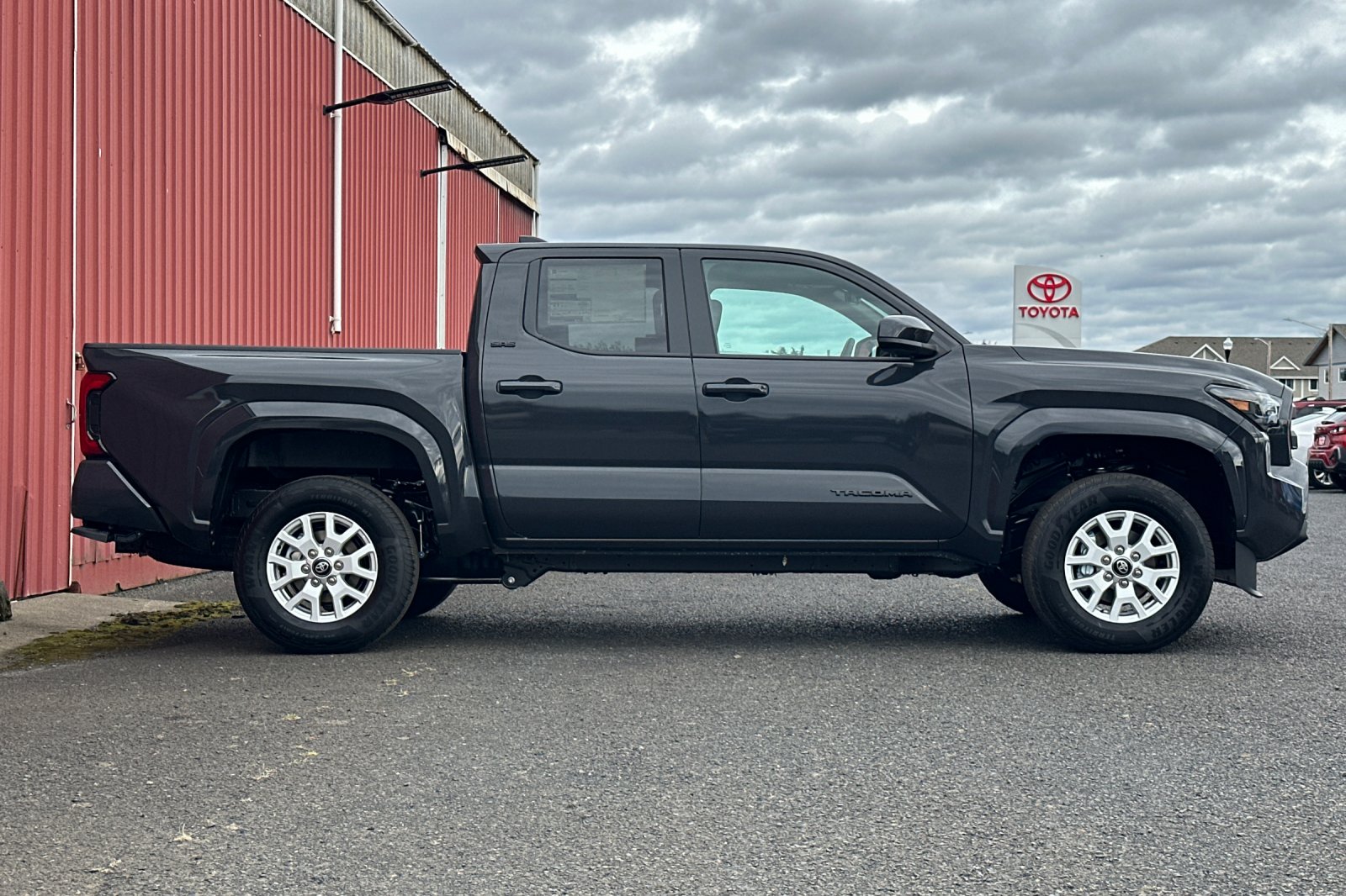 2025 Toyota Tacoma SR5 Double Cab photo 3