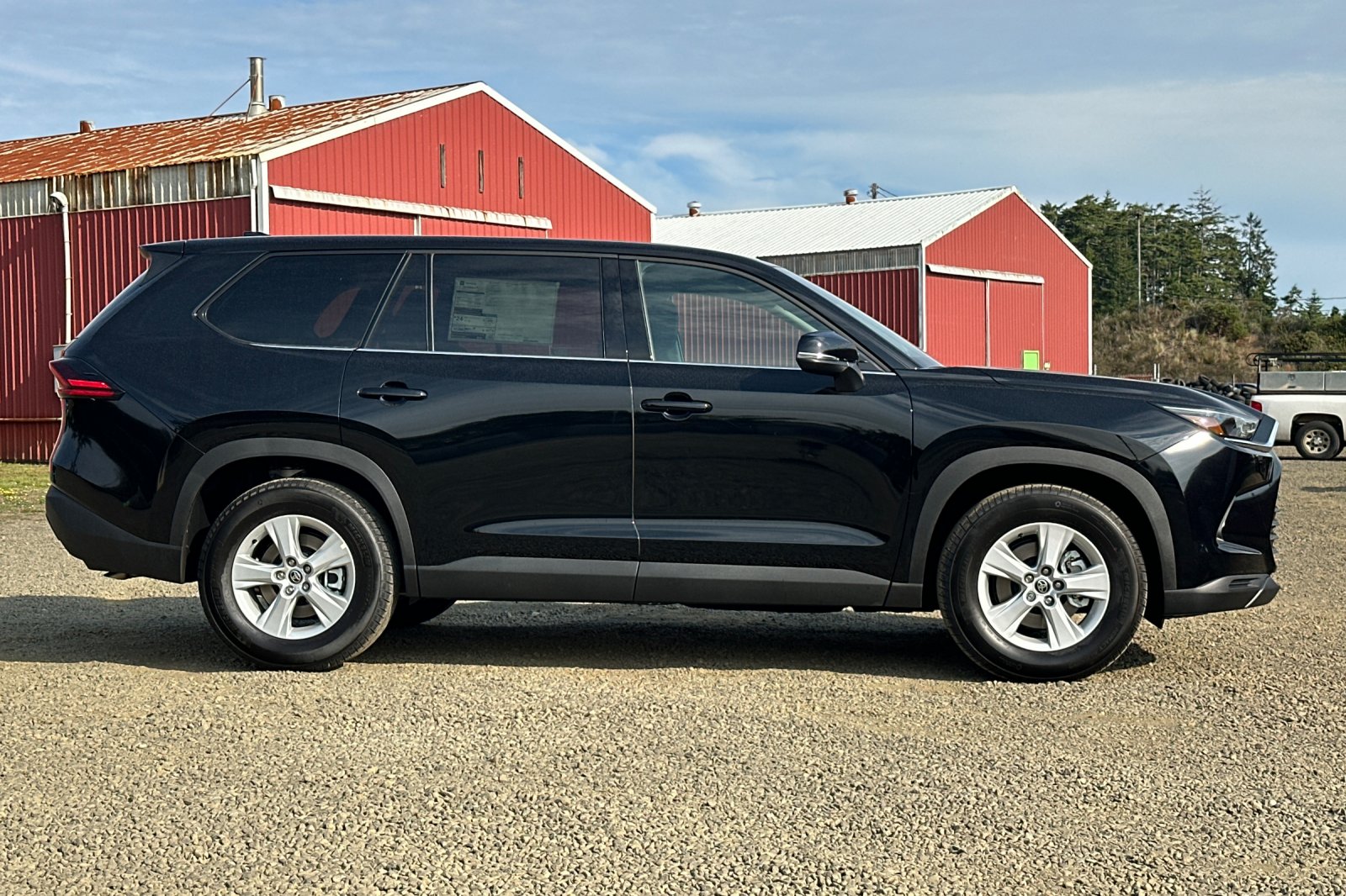 2025 Toyota Grand Highlander LE photo 3