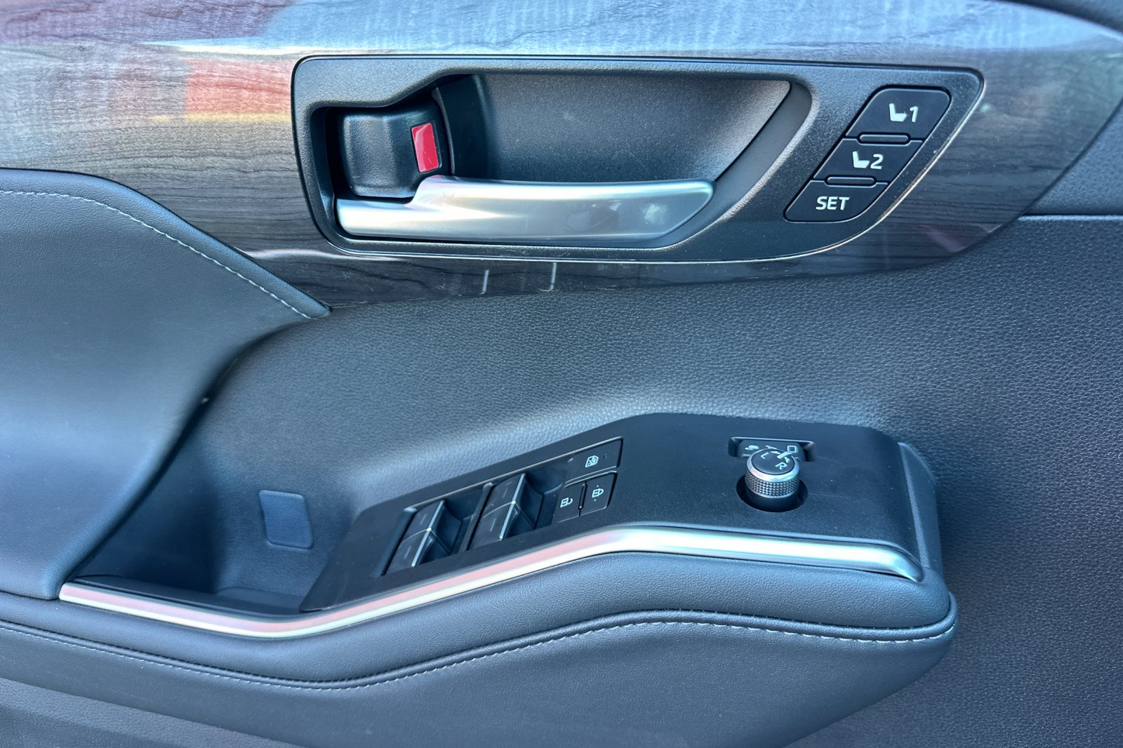 2025 Toyota Highlander Hybrid Platinum photo 7