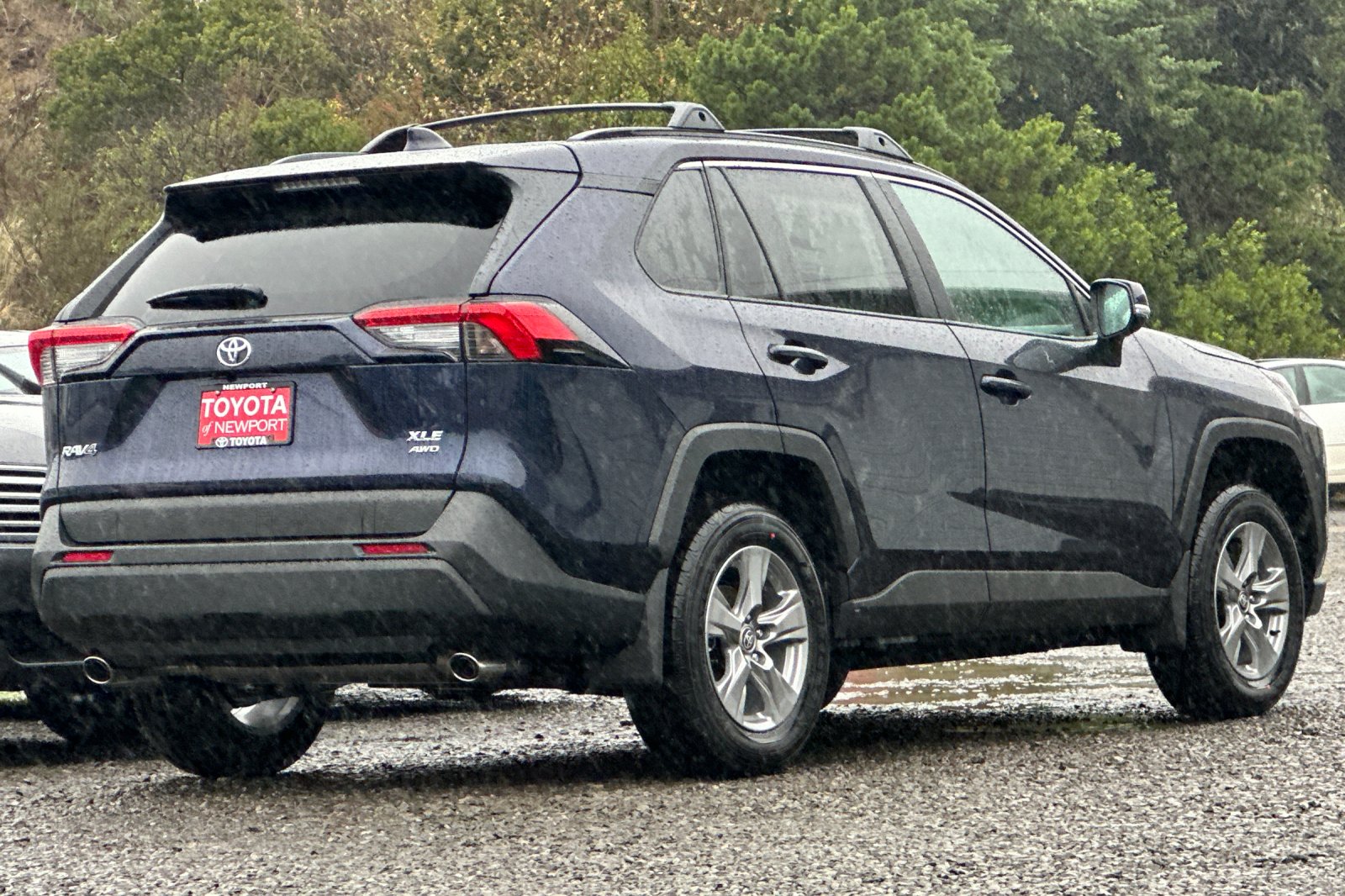 2025 Toyota RAV4 XLE photo 3