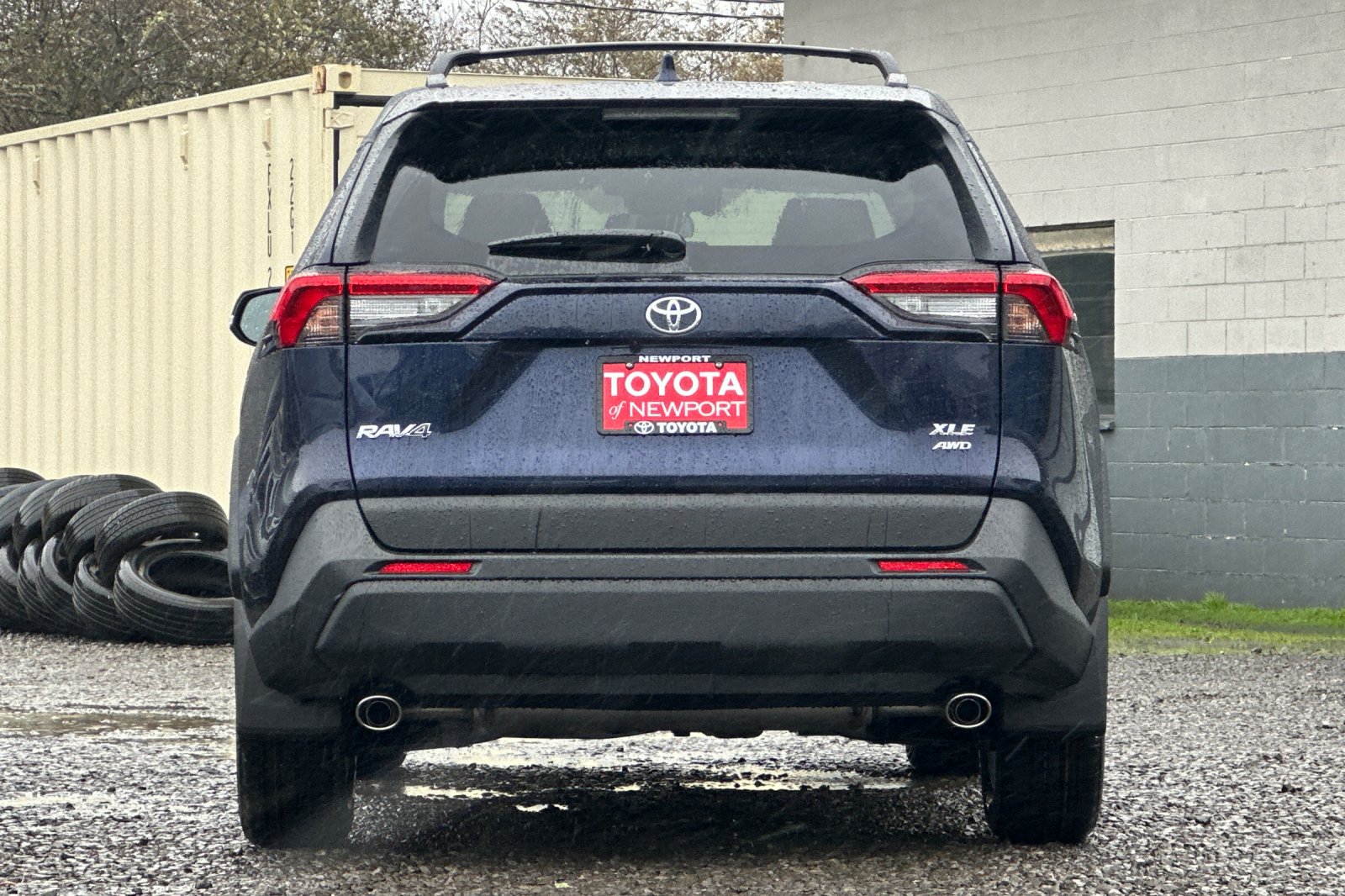 2025 Toyota RAV4 XLE photo 4