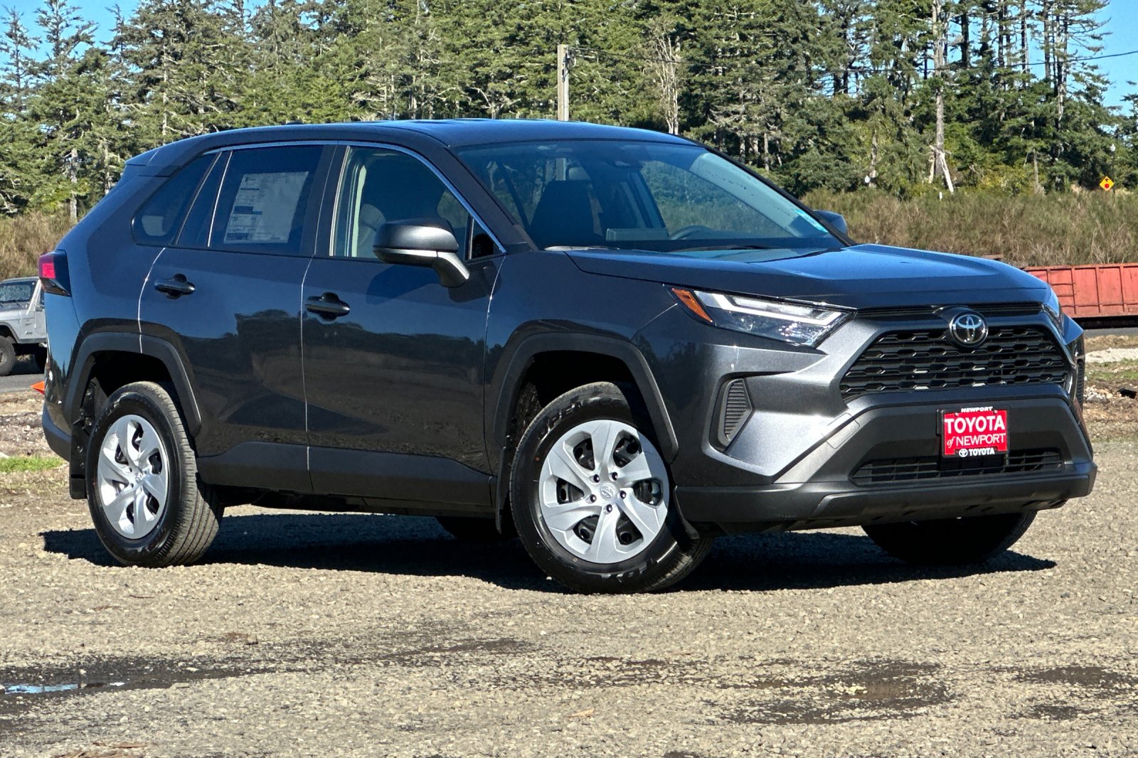 2025 Toyota RAV4 LE's photo