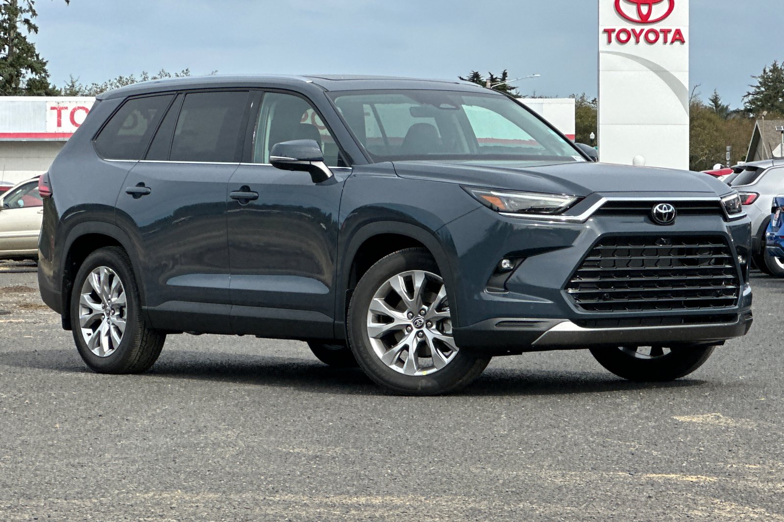2026 Toyota Grand Highlander Limited's photo