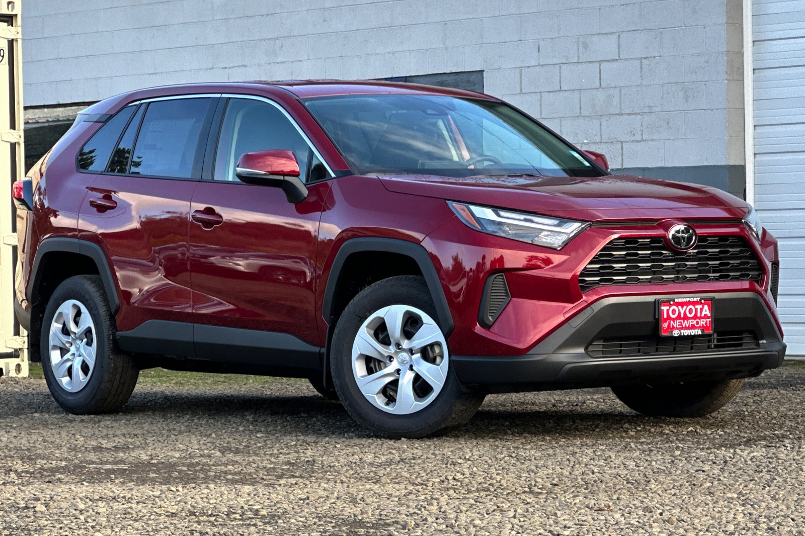 2025 Toyota RAV4 LE's photo