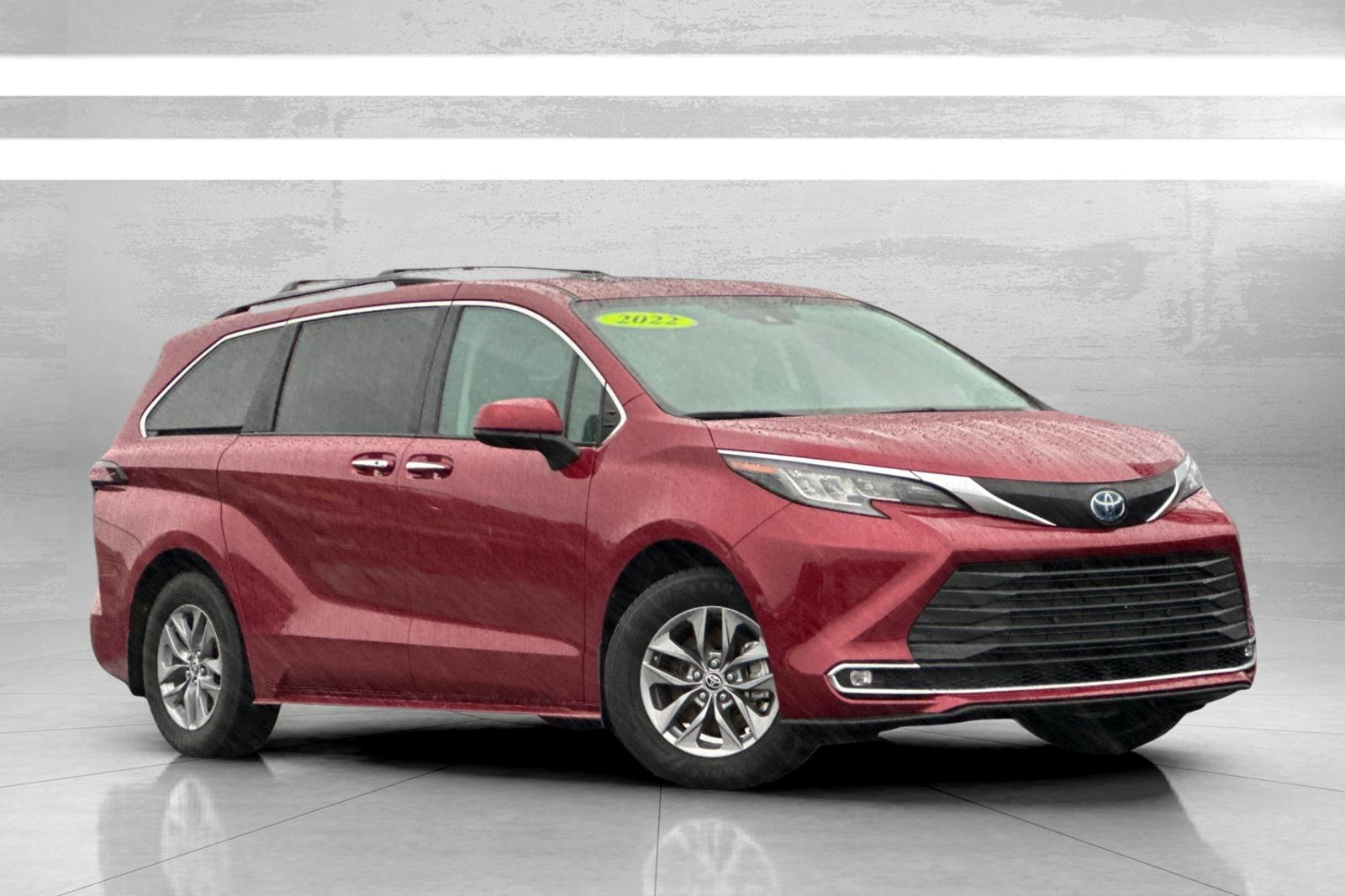 2022 Toyota Sienna XLE's photo