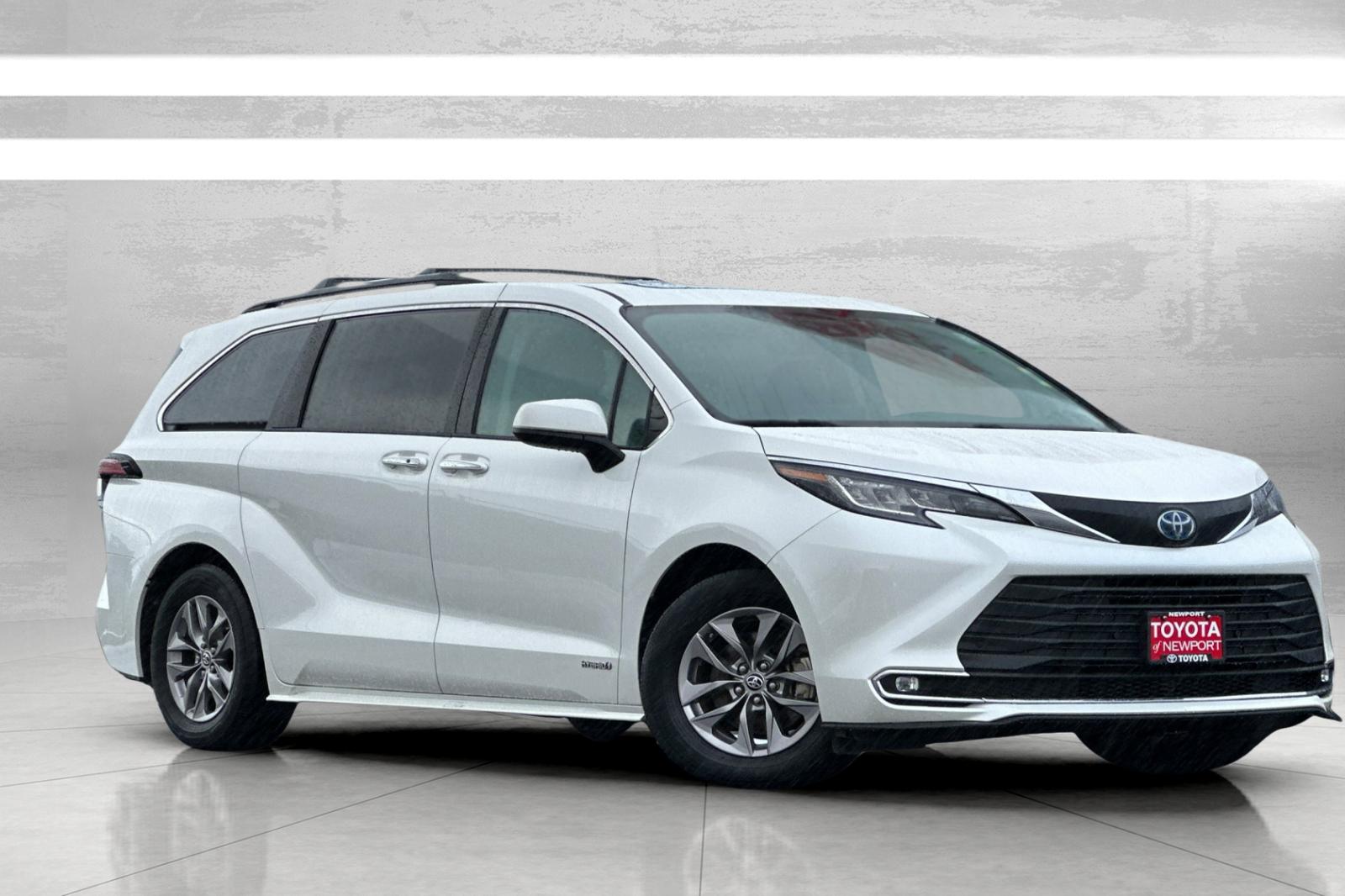 2021 Toyota Sienna XLE's photo
