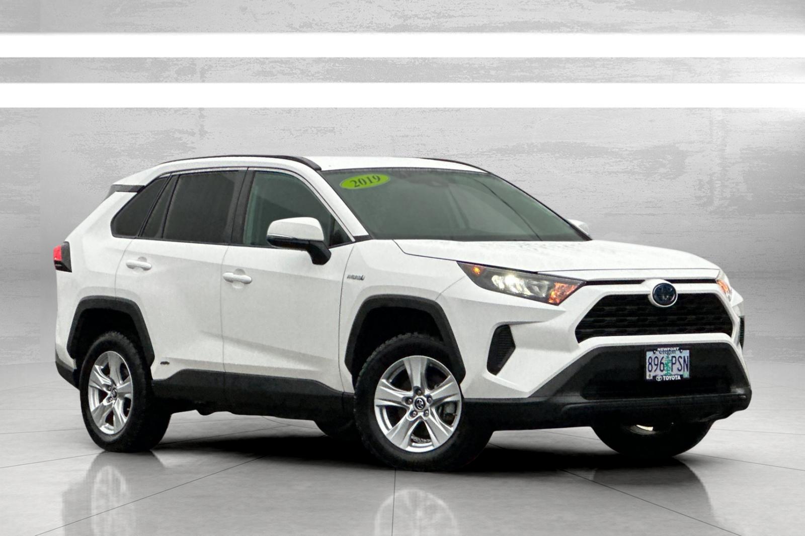 2019 Toyota RAV4 LE's photo