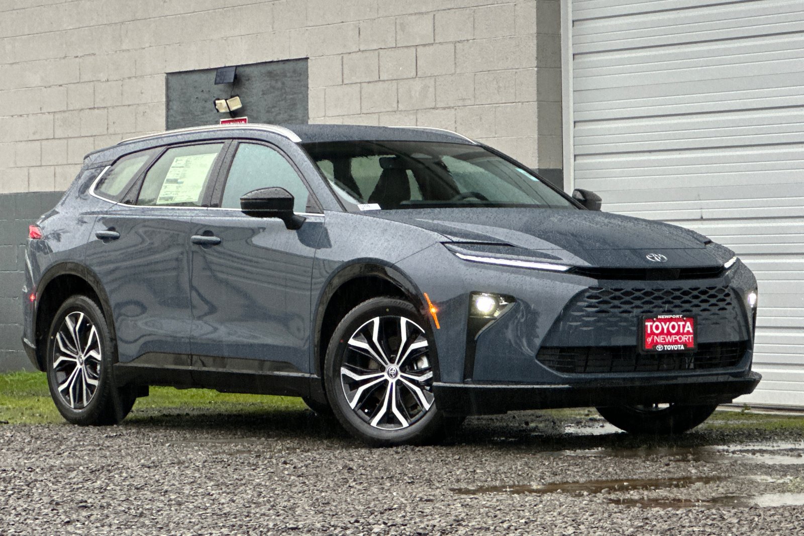 2025 Toyota Crown Signia XLE's photo