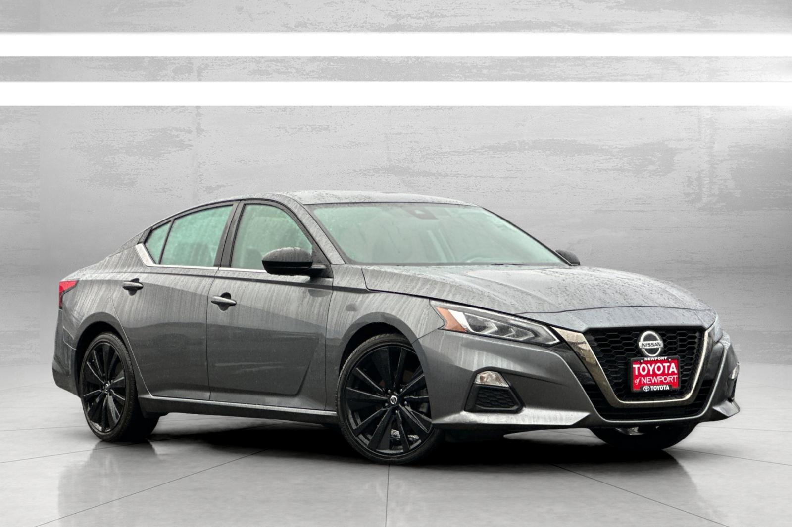 2022 Nissan Altima SR's photo