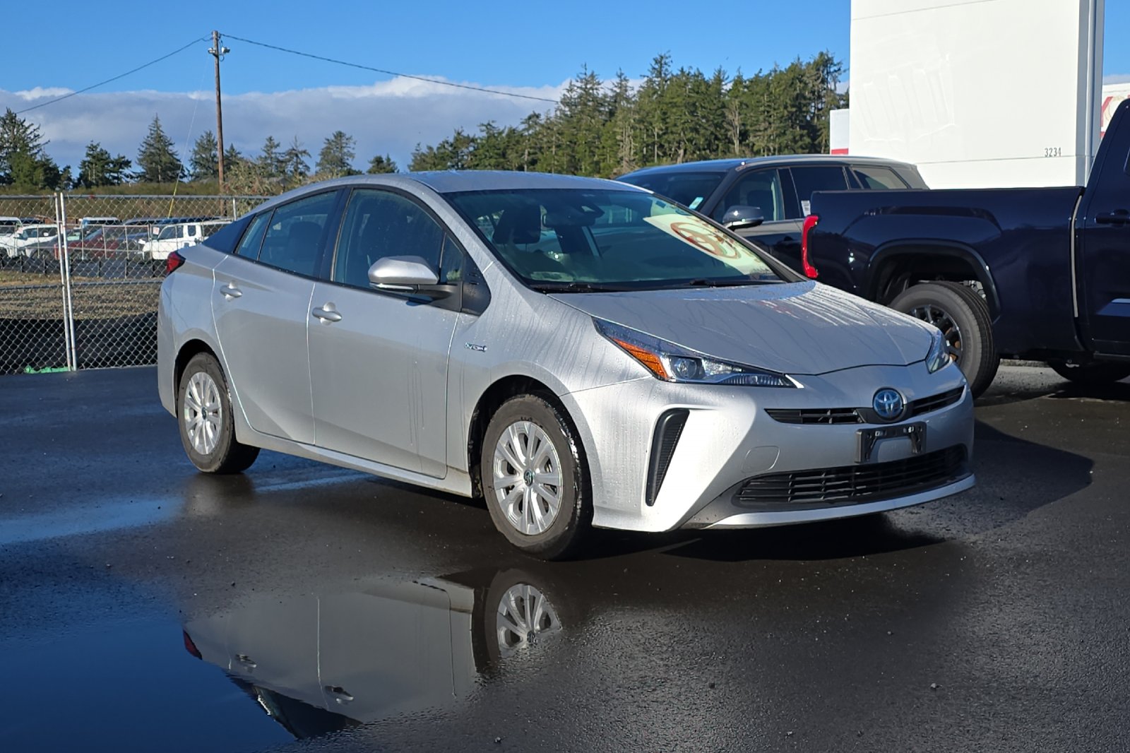 2022 Toyota Prius L Eco's photo