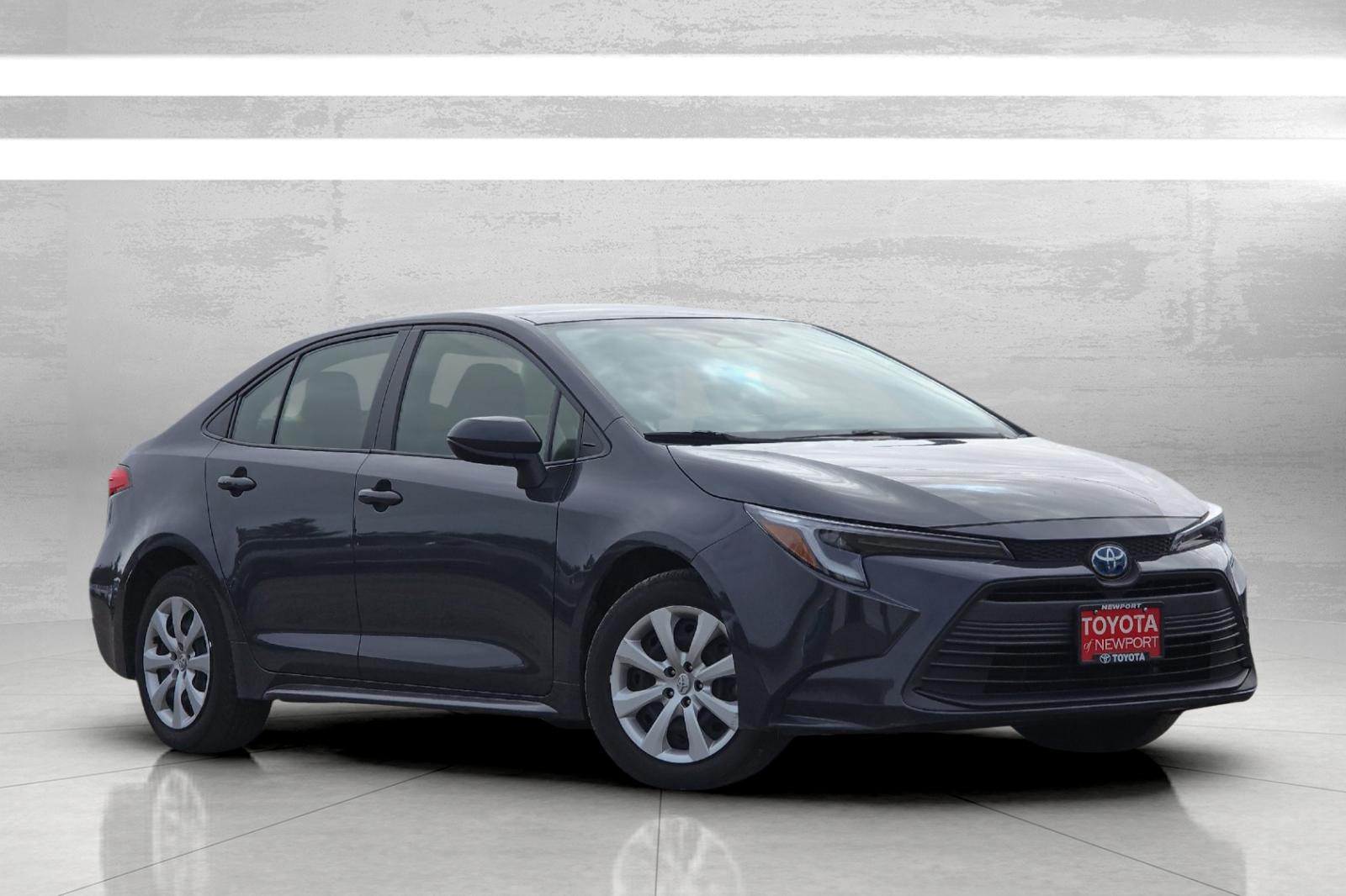 Used 2025  Toyota LE image 2