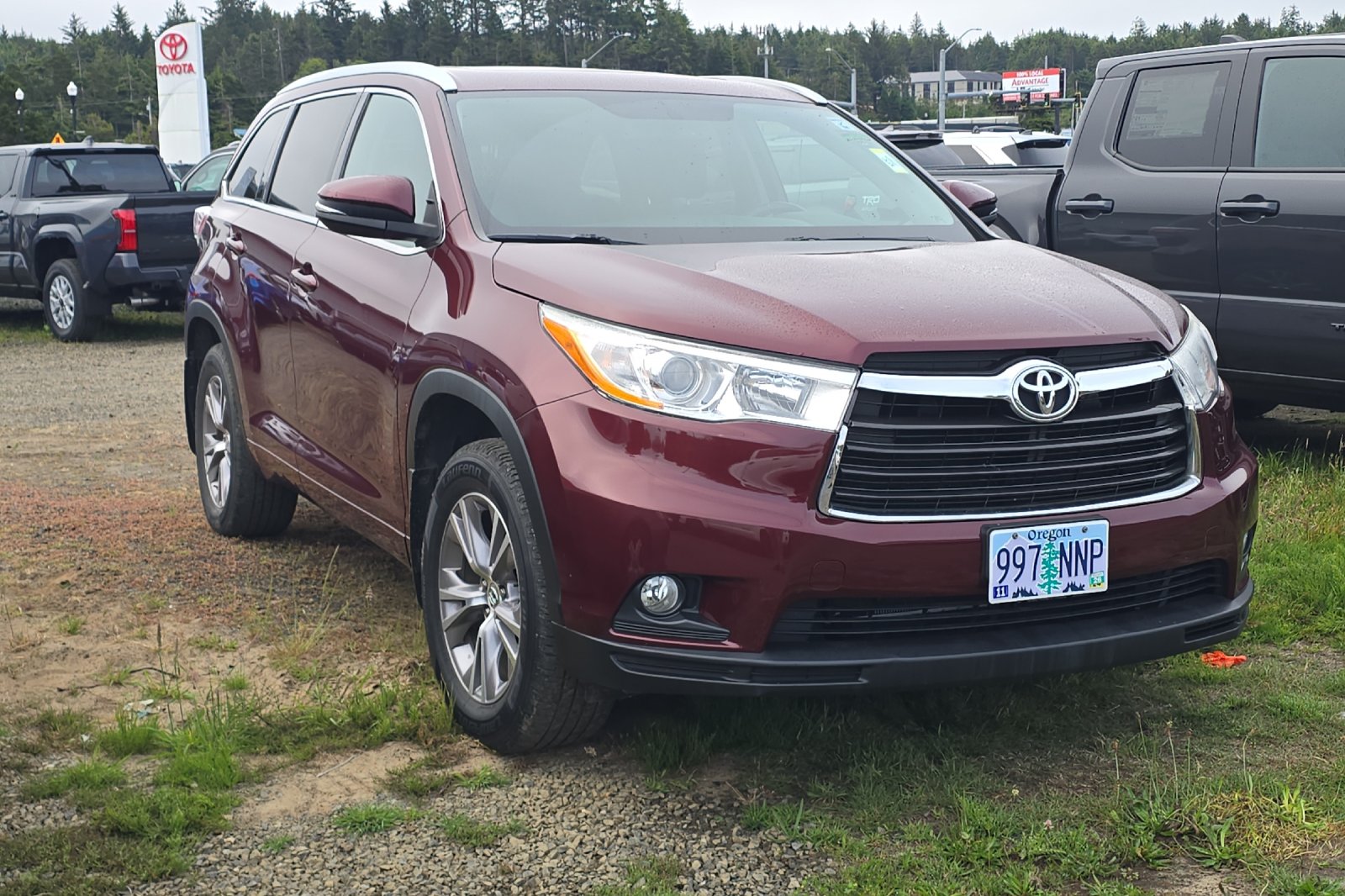 Used 2014 Red Toyota XLE V6 image 2