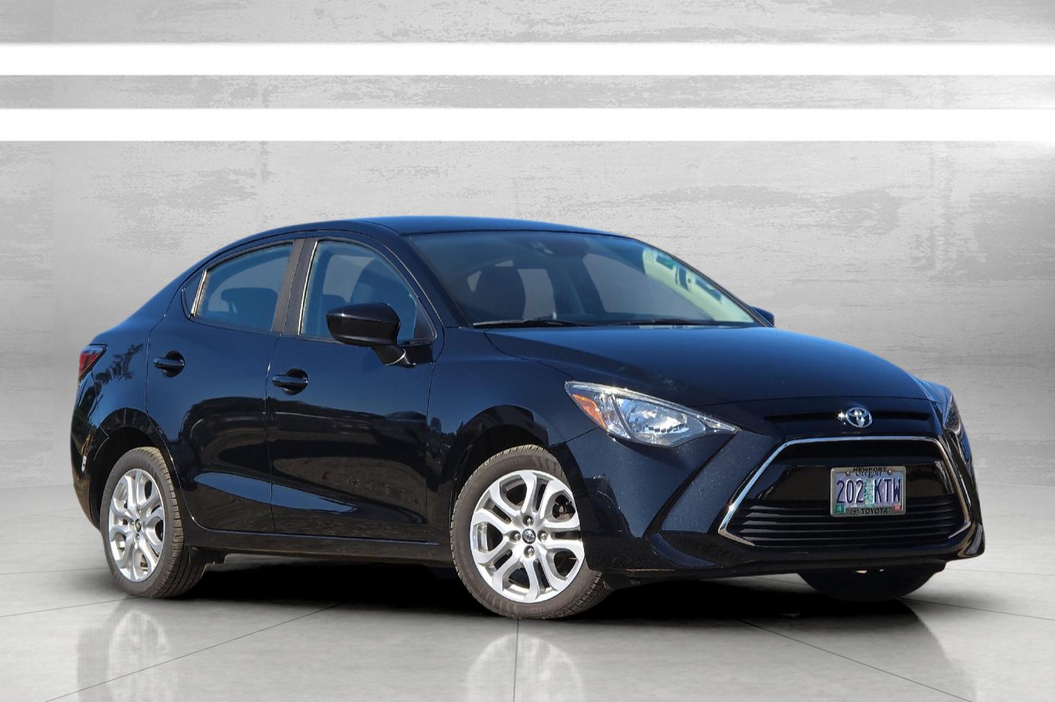 Used 2018  Toyota Base image 2