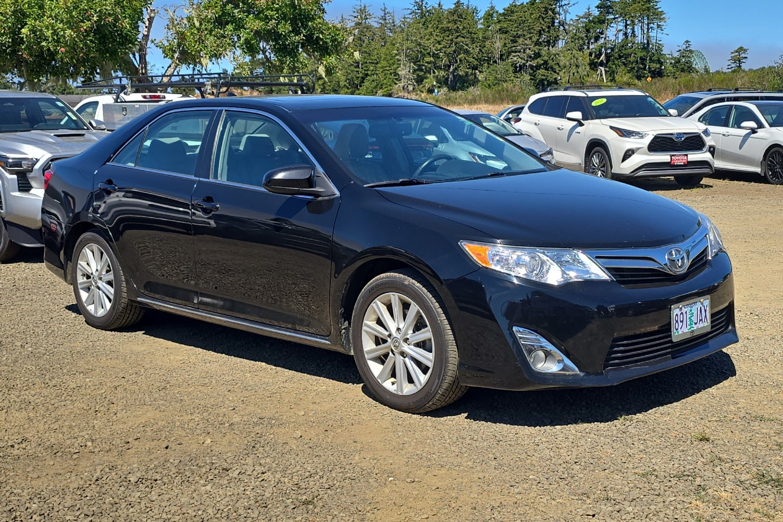 Used 2014 Black Toyota XLE image 2