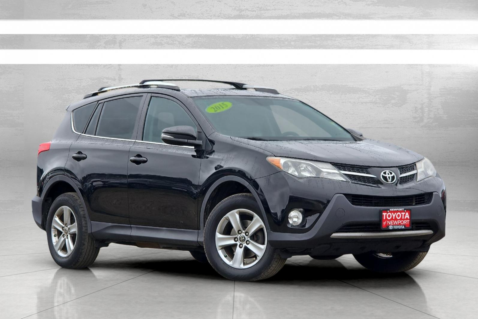 Used 2015 Black Toyota XLE image 2