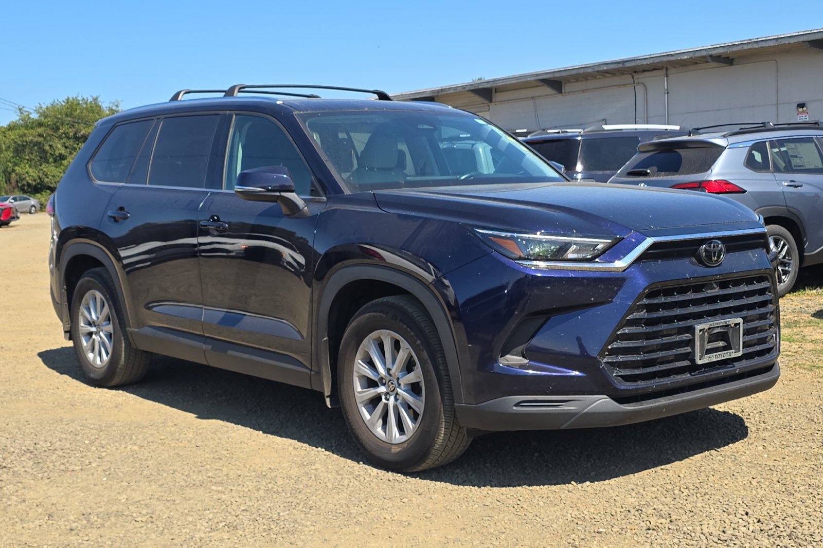 Used 2024  Toyota XLE image 2