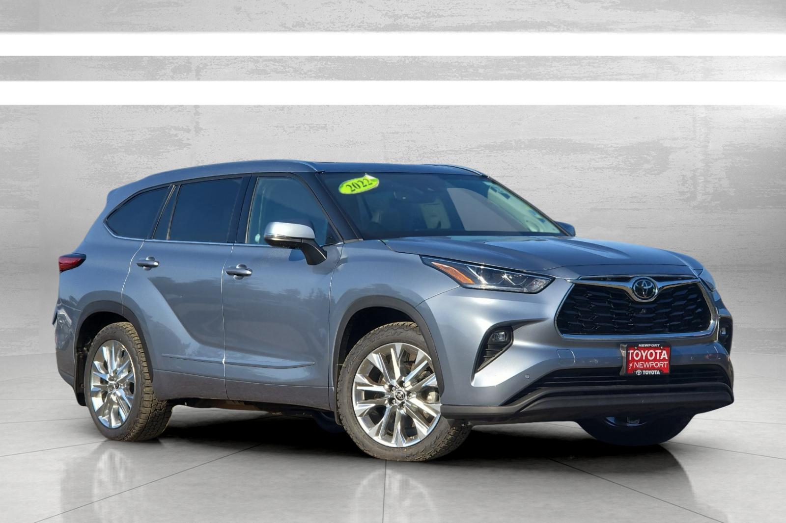 Used 2022  Toyota Limited image 2