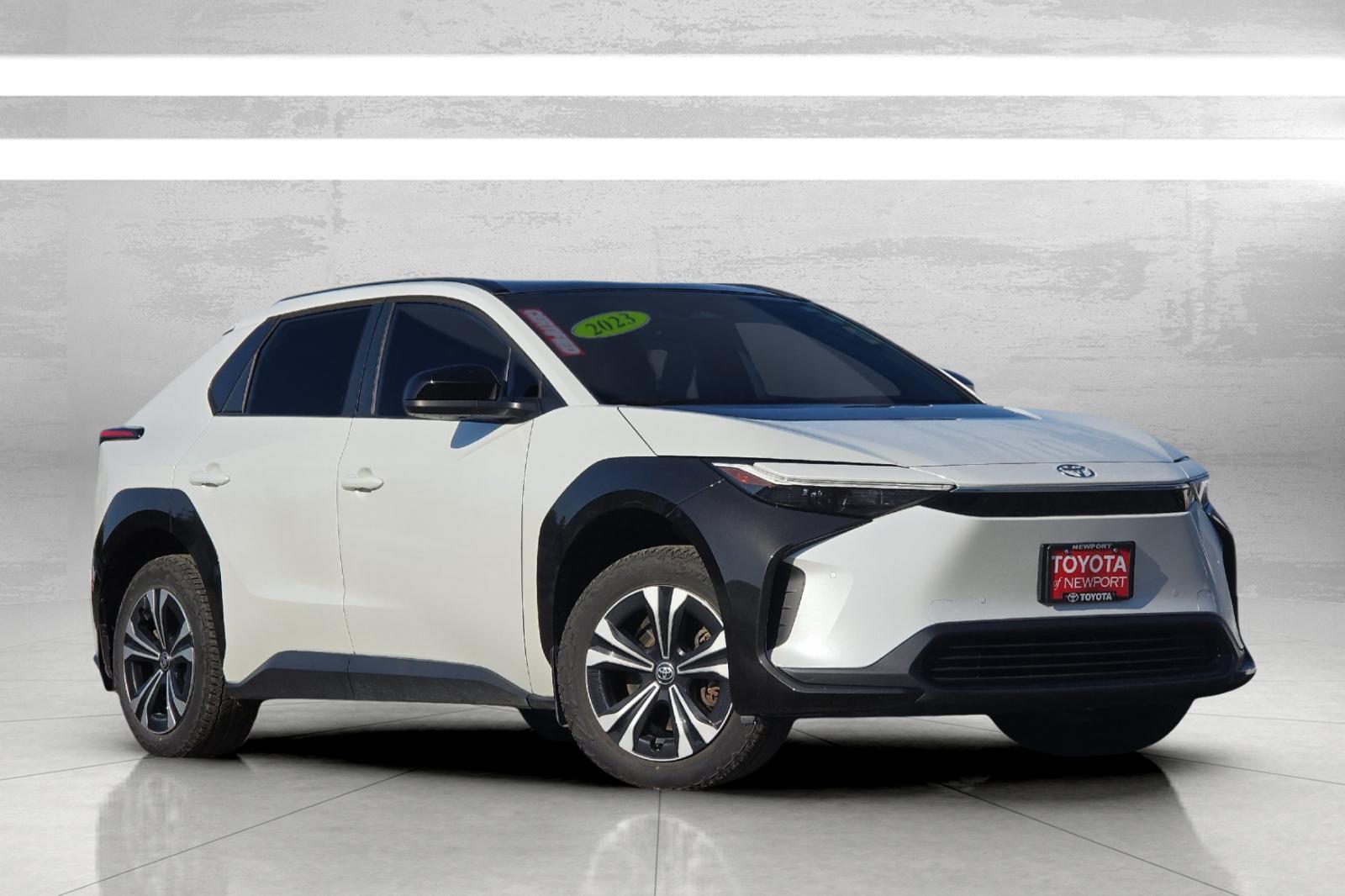 Used 2023 Beige Toyota XLE image 2