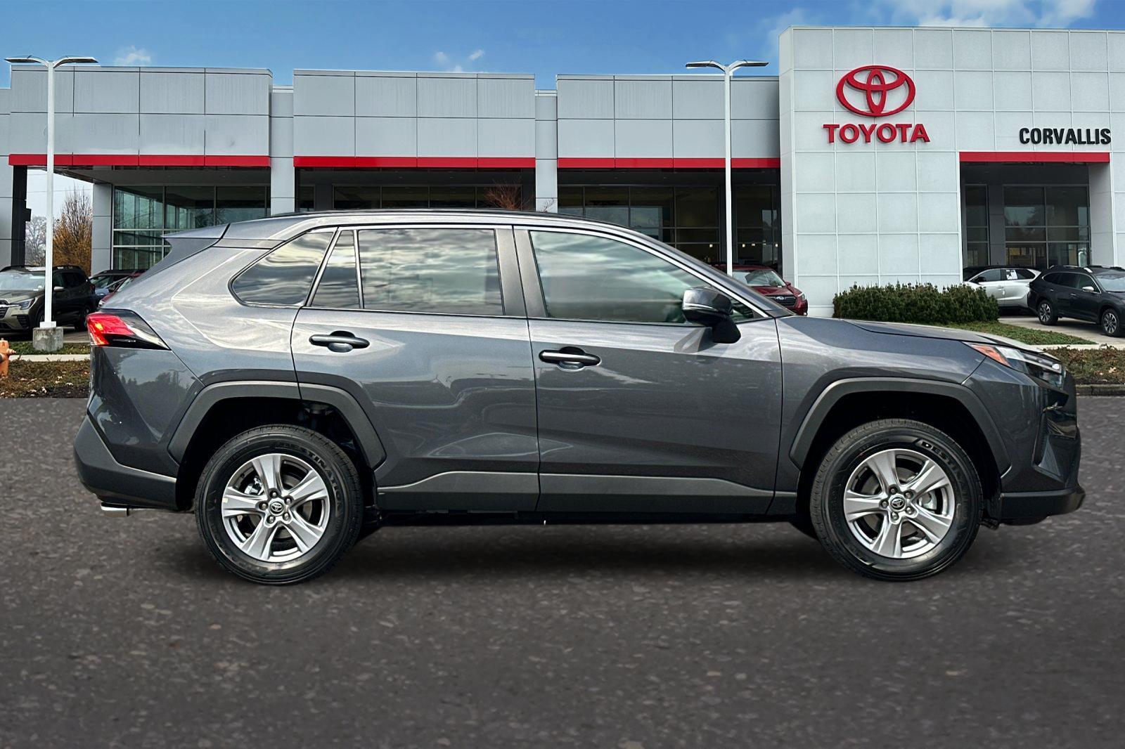 2025 Toyota RAV4 XLE photo 3