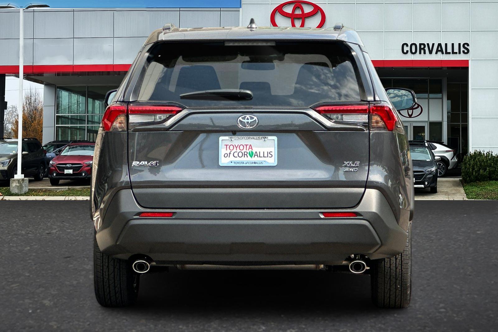 2025 Toyota RAV4 XLE photo 5