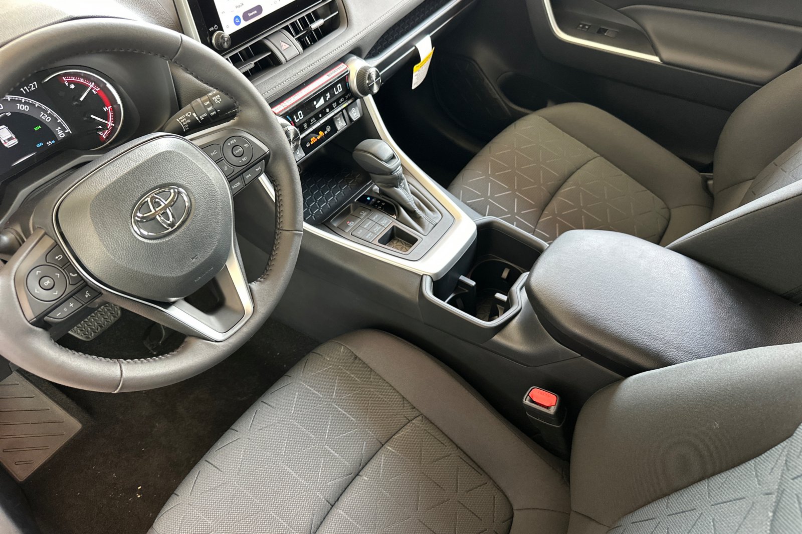 2025 Toyota RAV4 XLE photo 6