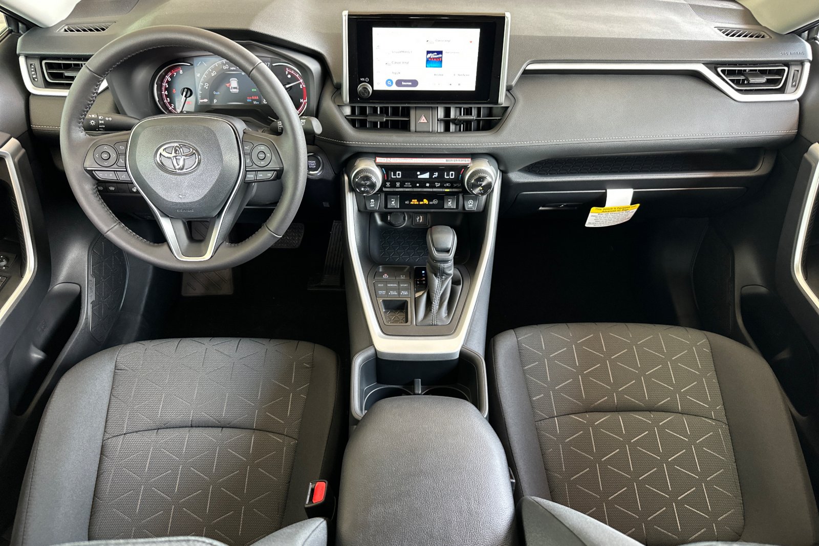 2025 Toyota RAV4 XLE photo 9