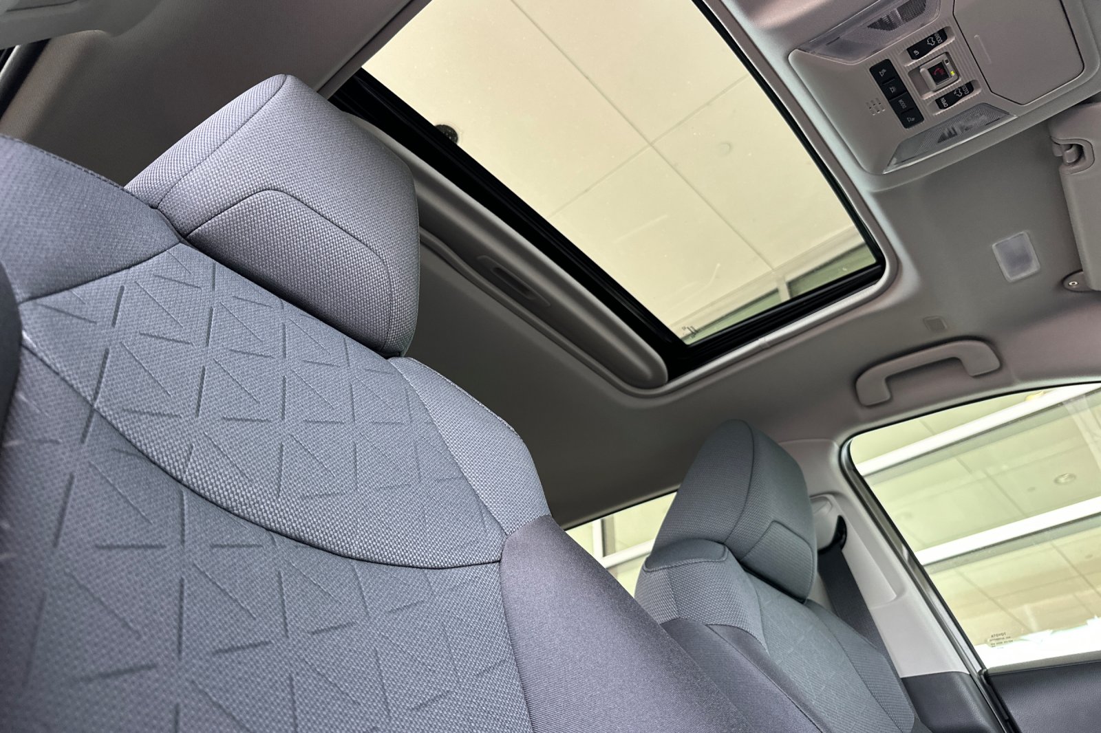 2025 Toyota RAV4 XLE photo 13