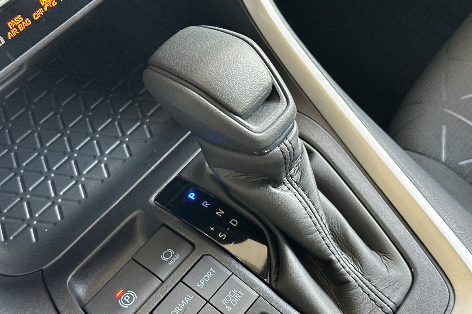 2025 Toyota RAV4 XLE photo 16