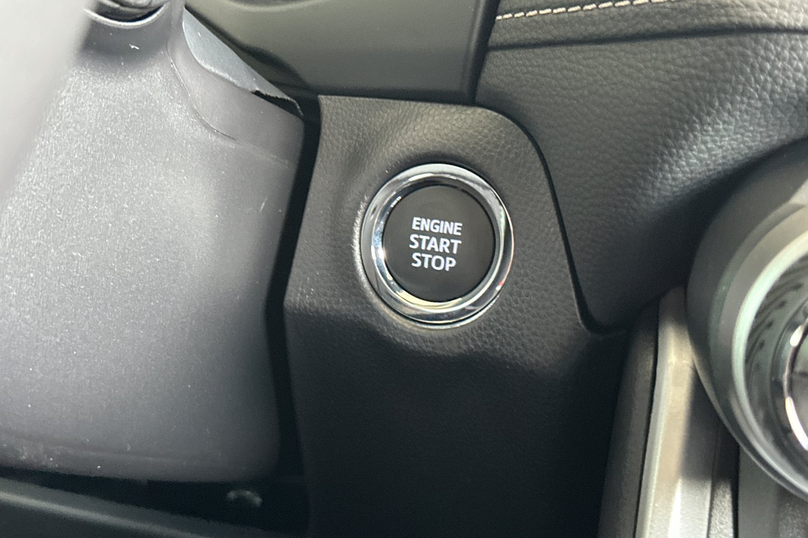 2025 Toyota RAV4 XLE photo 17