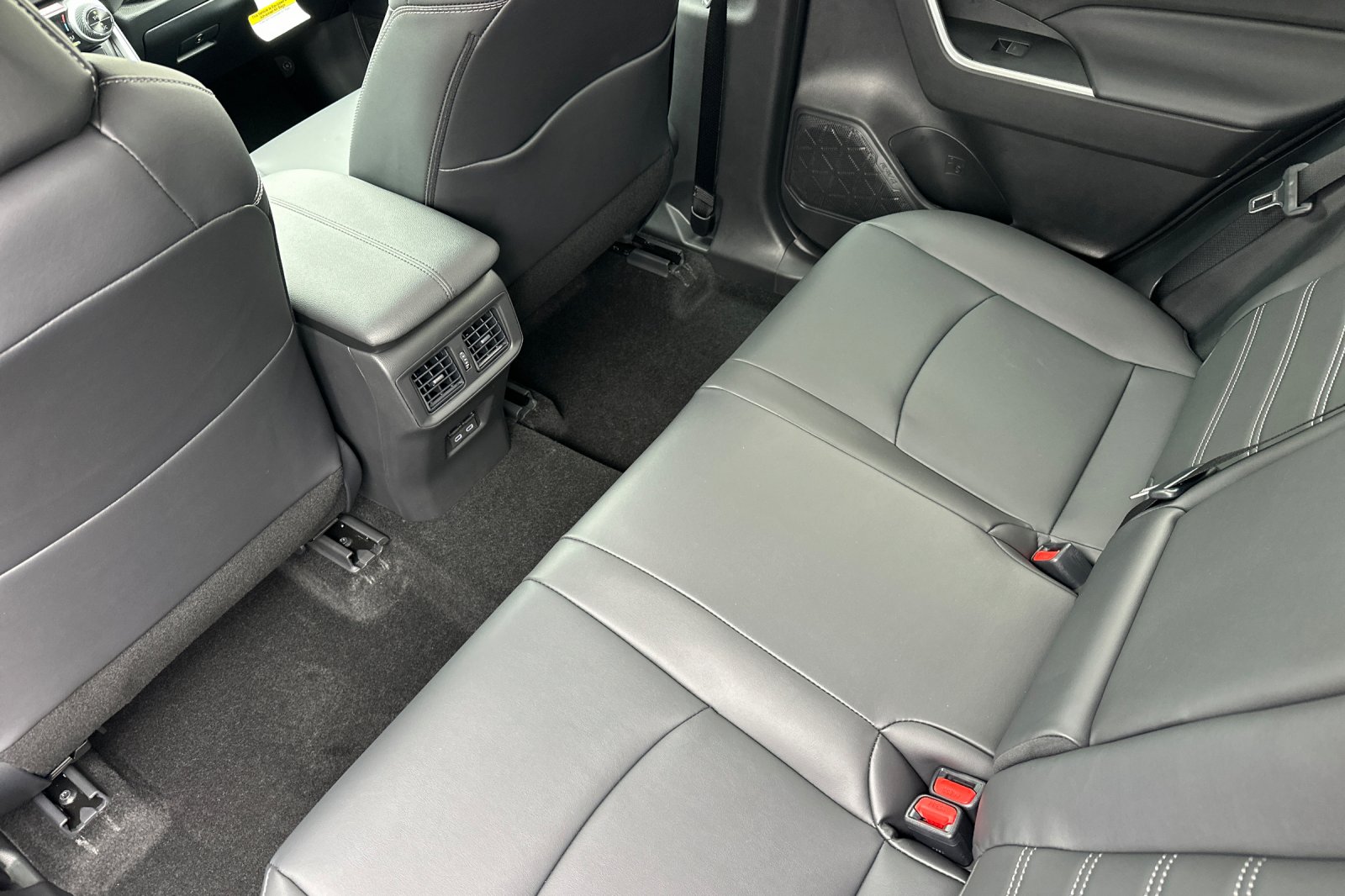2025 Toyota RAV4 XLE Premium photo 8