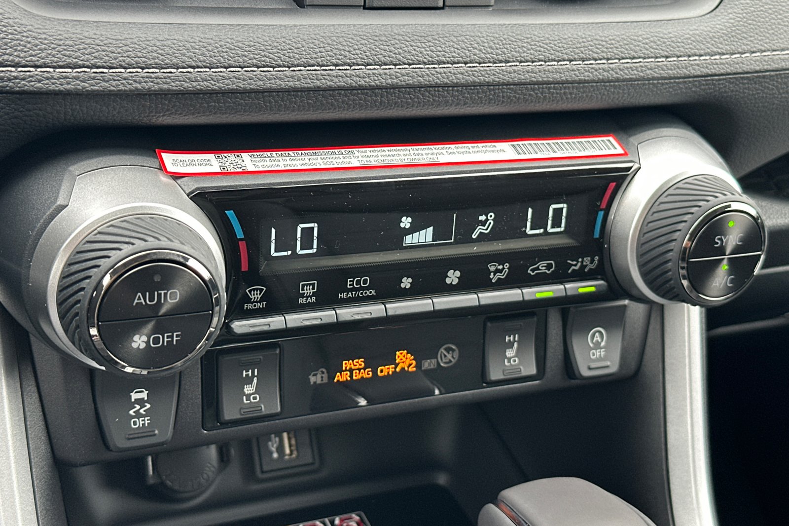 2025 Toyota RAV4 XLE Premium photo 15