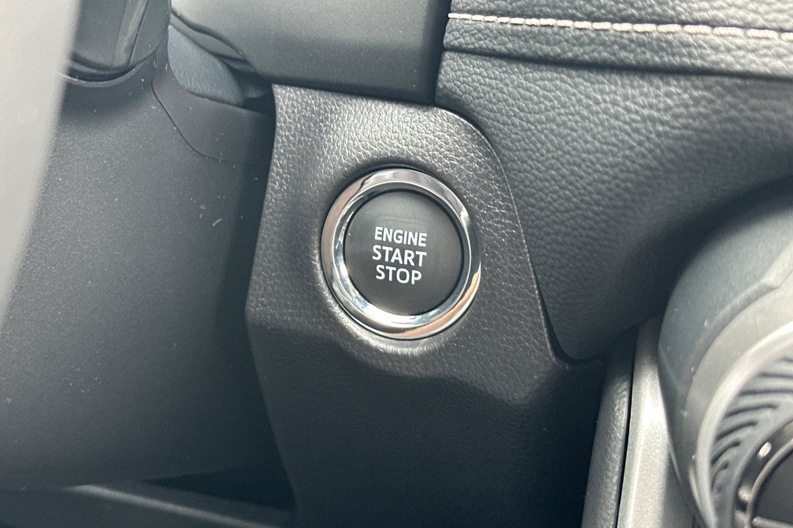 2025 Toyota RAV4 XLE Premium photo 17