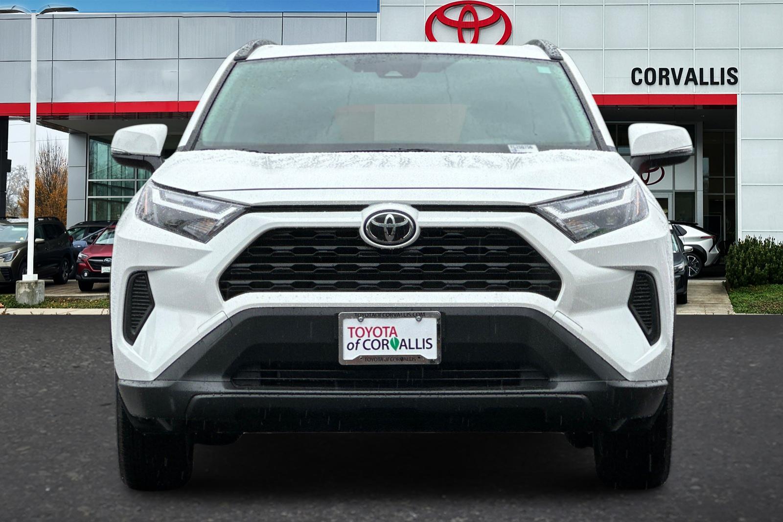 2025 Toyota RAV4 Hybrid XLE photo 2