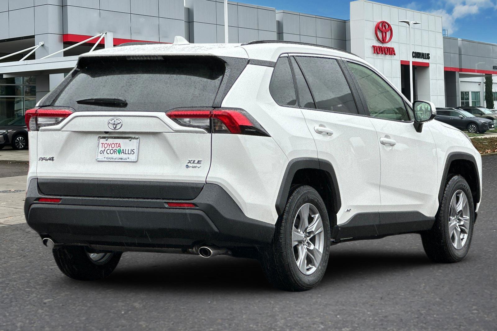 2025 Toyota RAV4 Hybrid XLE photo 4