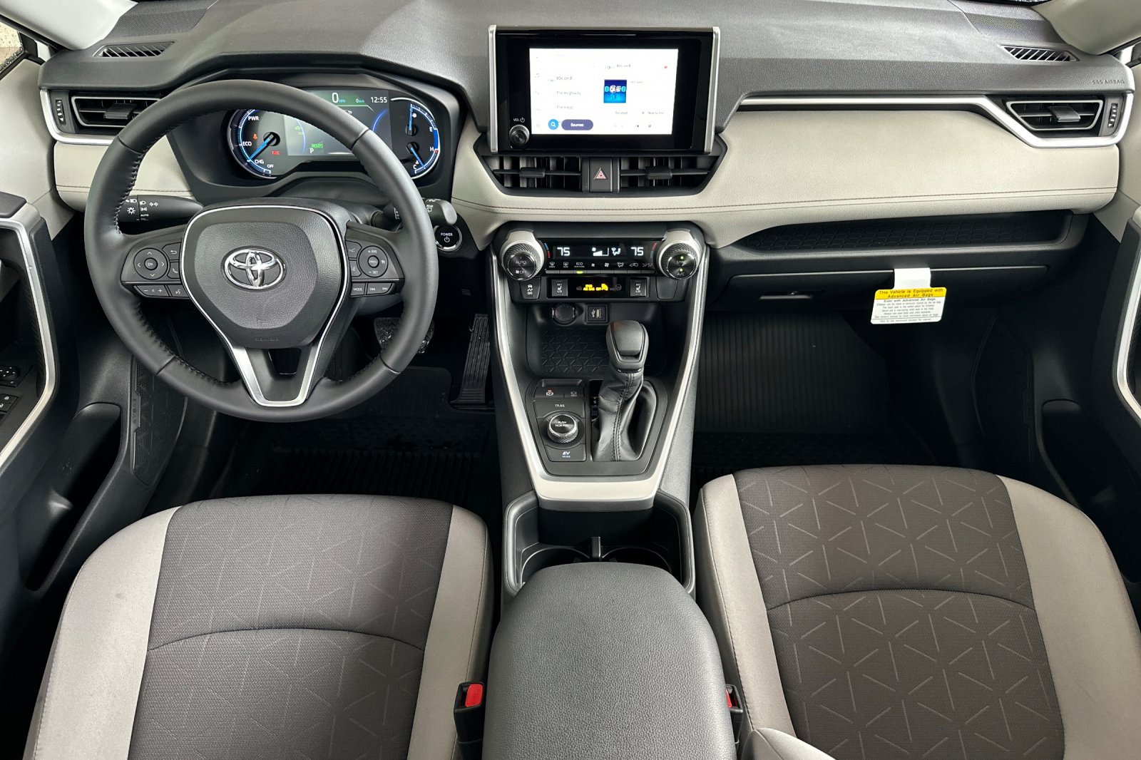 2025 Toyota RAV4 Hybrid XLE photo 9