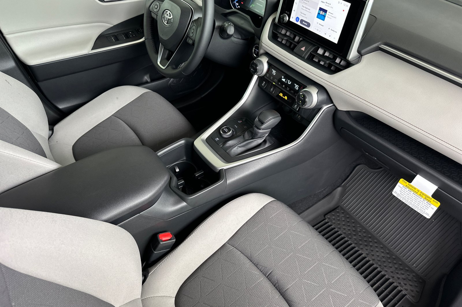 2025 Toyota RAV4 Hybrid XLE photo 11