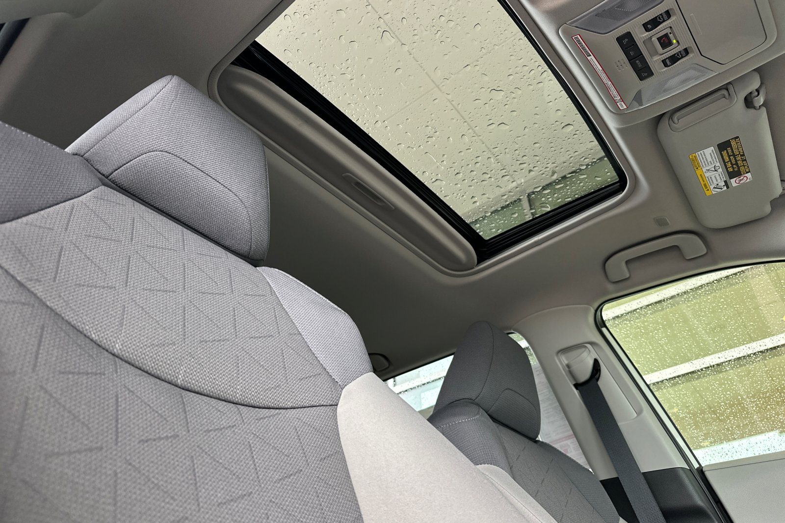 2025 Toyota RAV4 Hybrid XLE photo 12