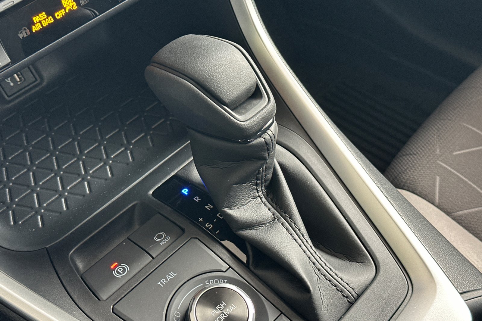 2025 Toyota RAV4 Hybrid XLE photo 15