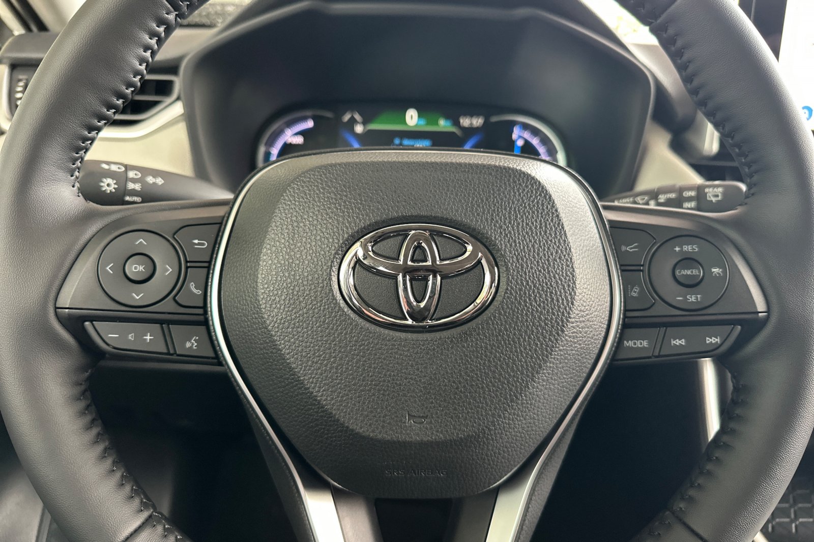 2025 Toyota RAV4 Hybrid XLE photo 17