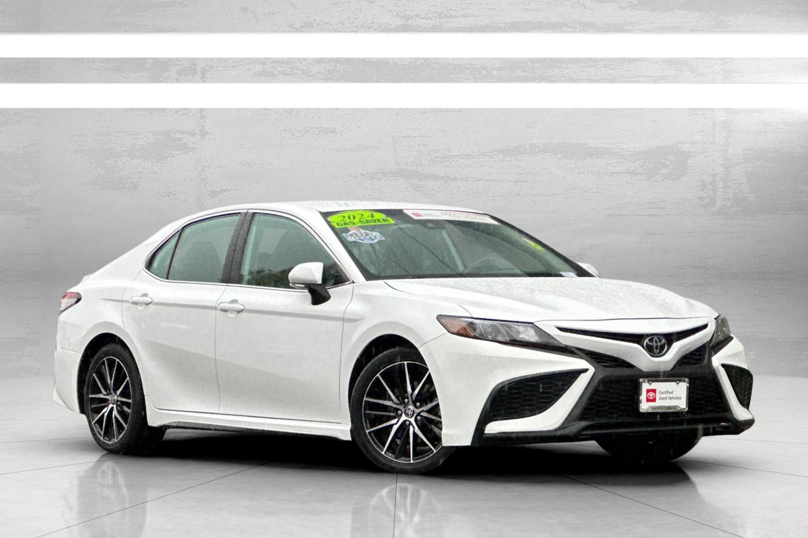 2024 Toyota Camry SE's photo