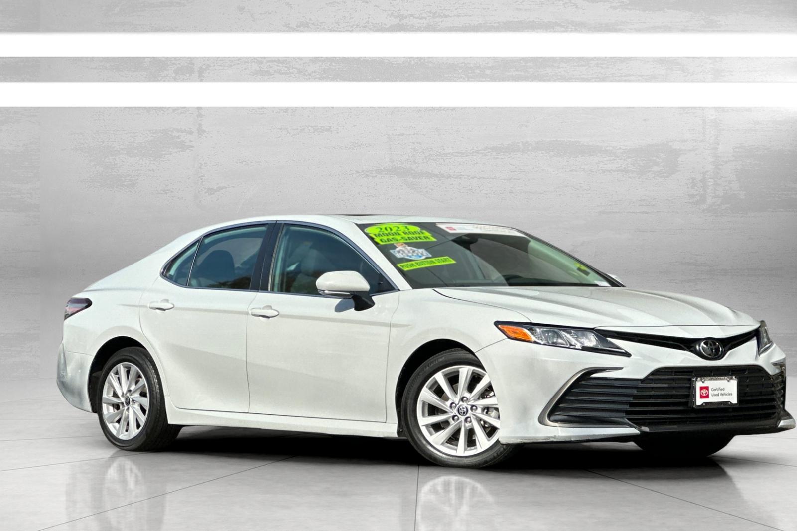 2023 Toyota Camry LE's photo