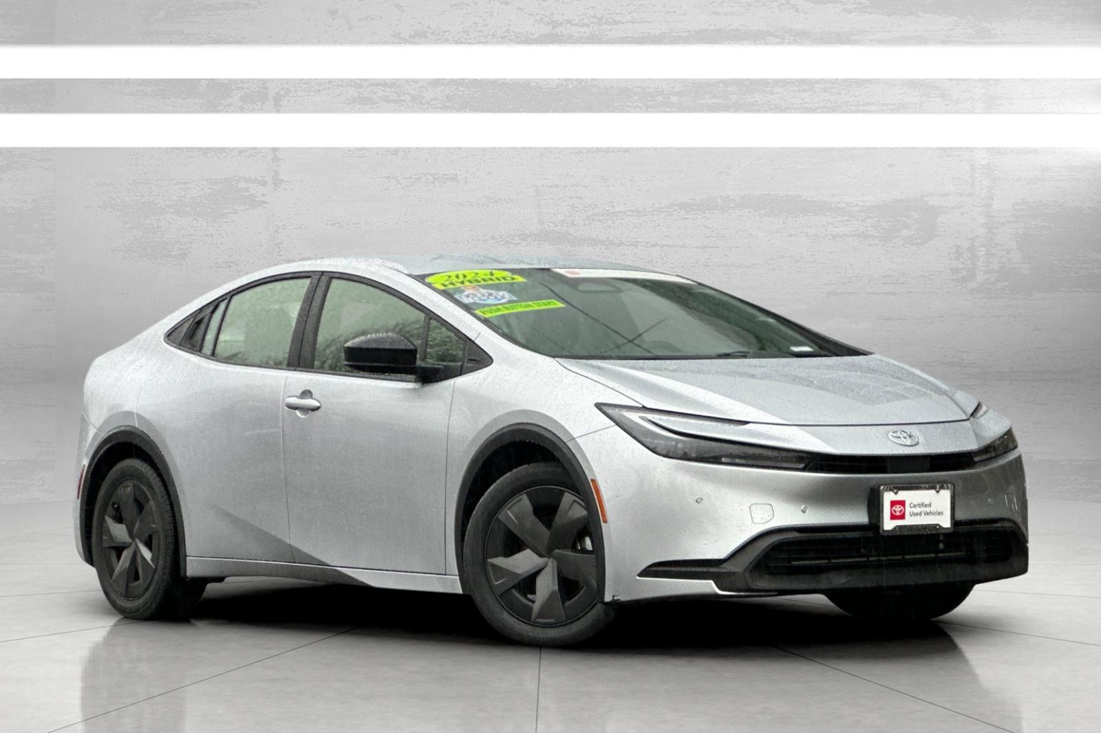 2024 Toyota Prius LE's photo