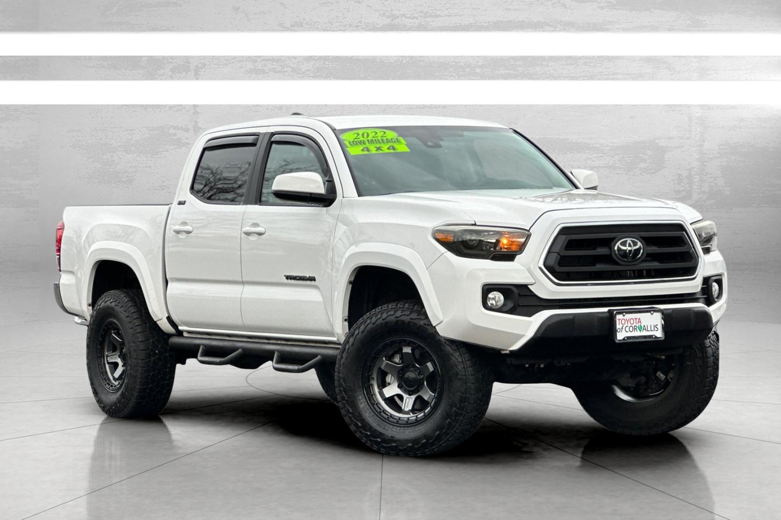 2022 Toyota Tacoma SR5's photo