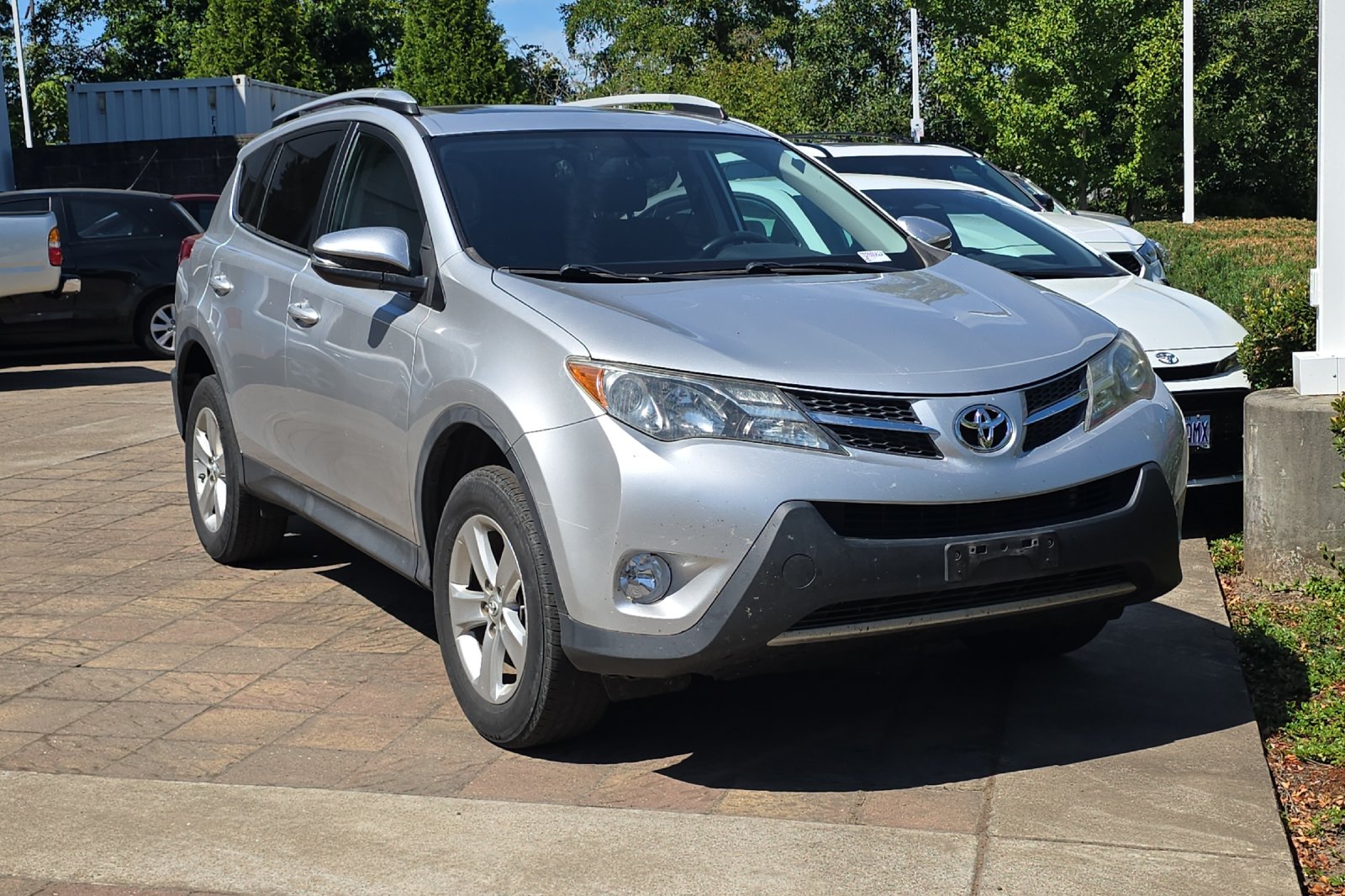 Used 2013 Silver Toyota XLE image 2