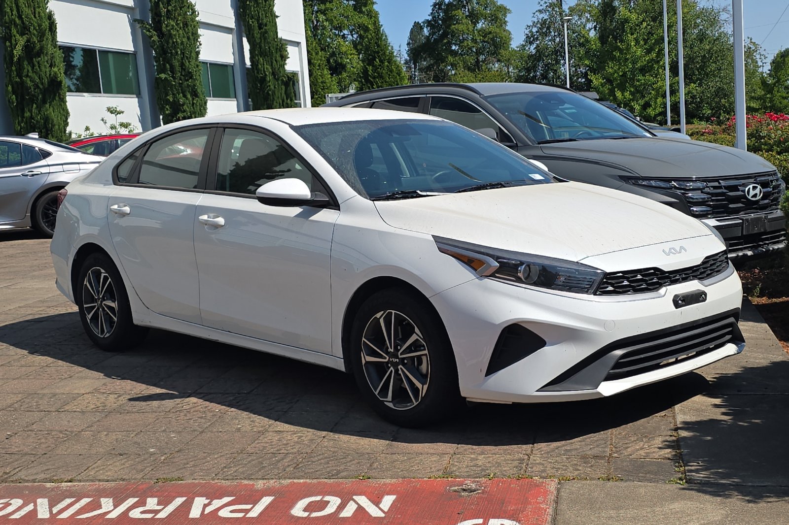 Used 2023 White Kia LXS image 2