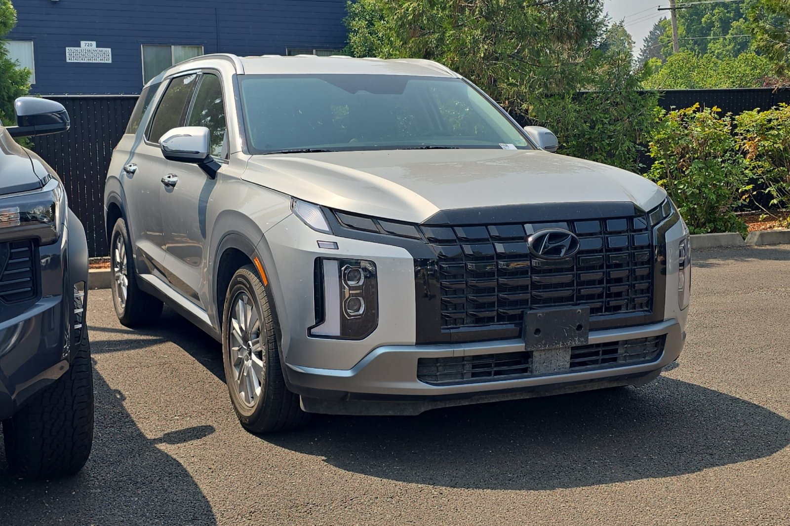 Used 2025 Silver Hyundai SEL image 2
