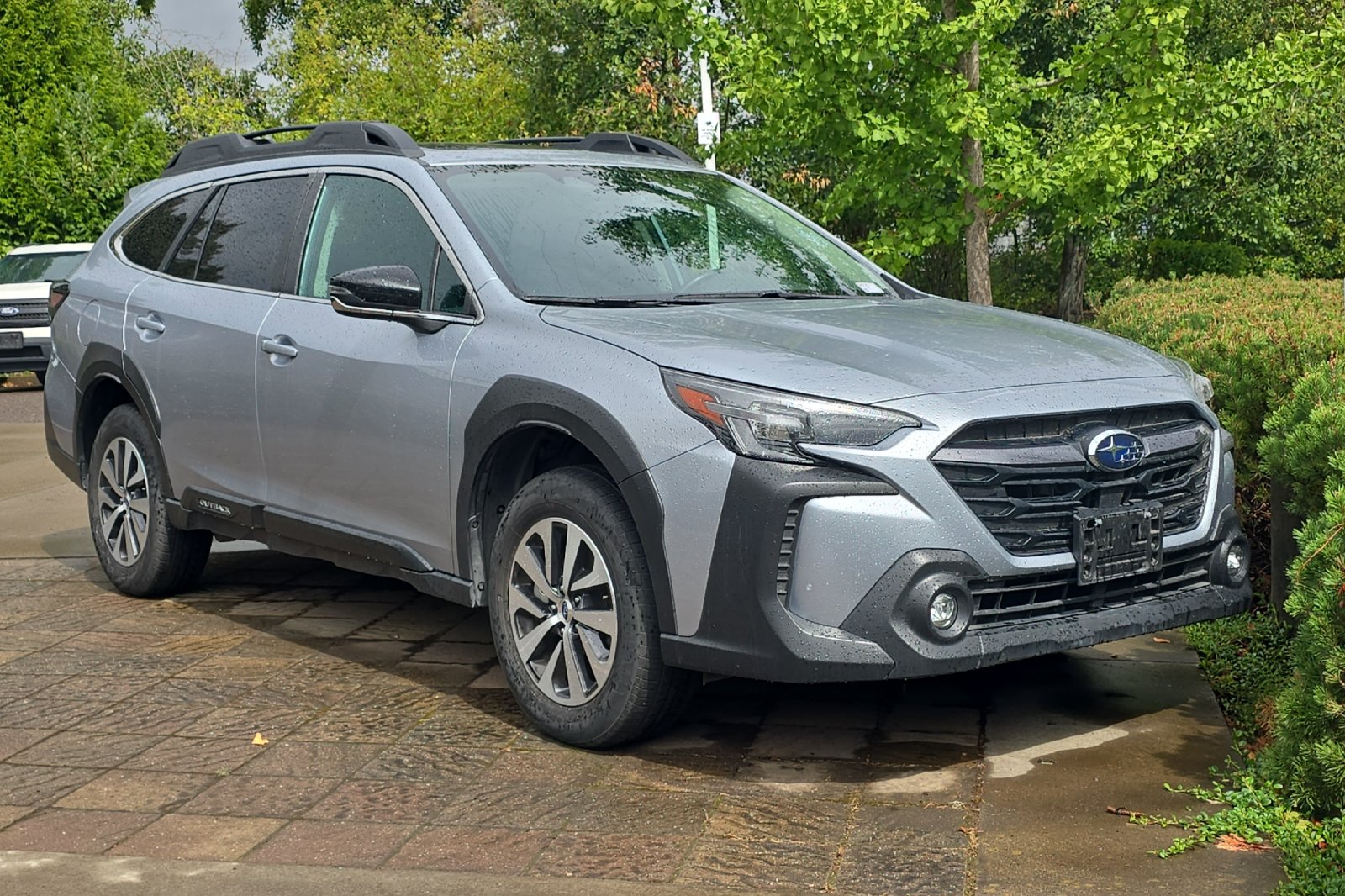 Used 2025 Ice Silver Metallic Subaru Premium image 2