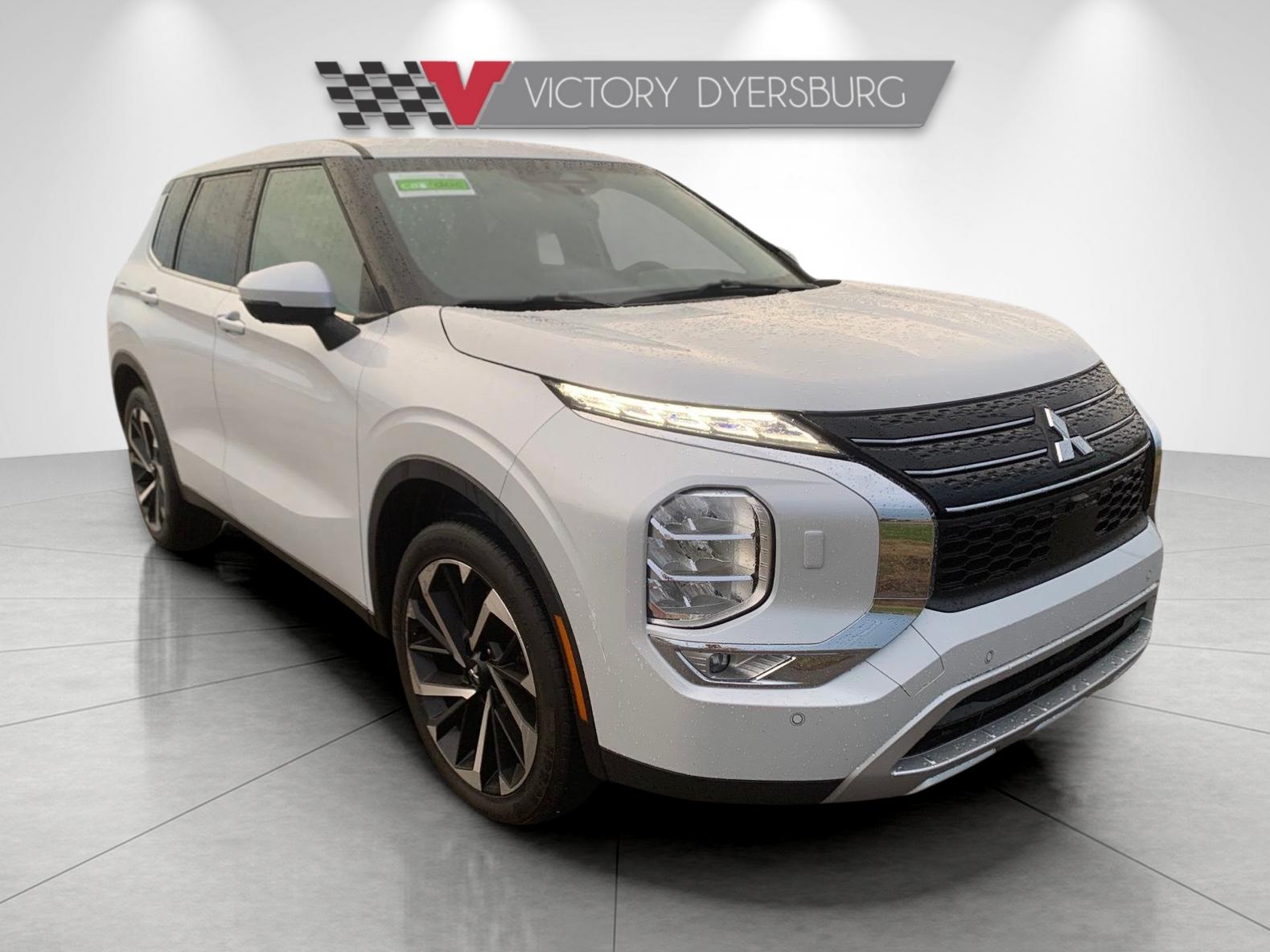 2024 Mitsubishi Outlander SE's photo